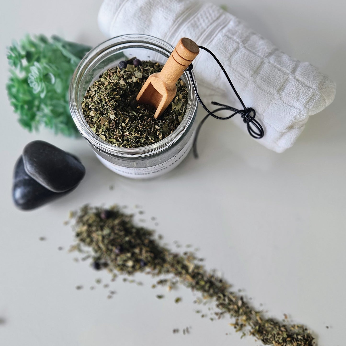 Eucalyptus + Mint Herbal Bath Tea